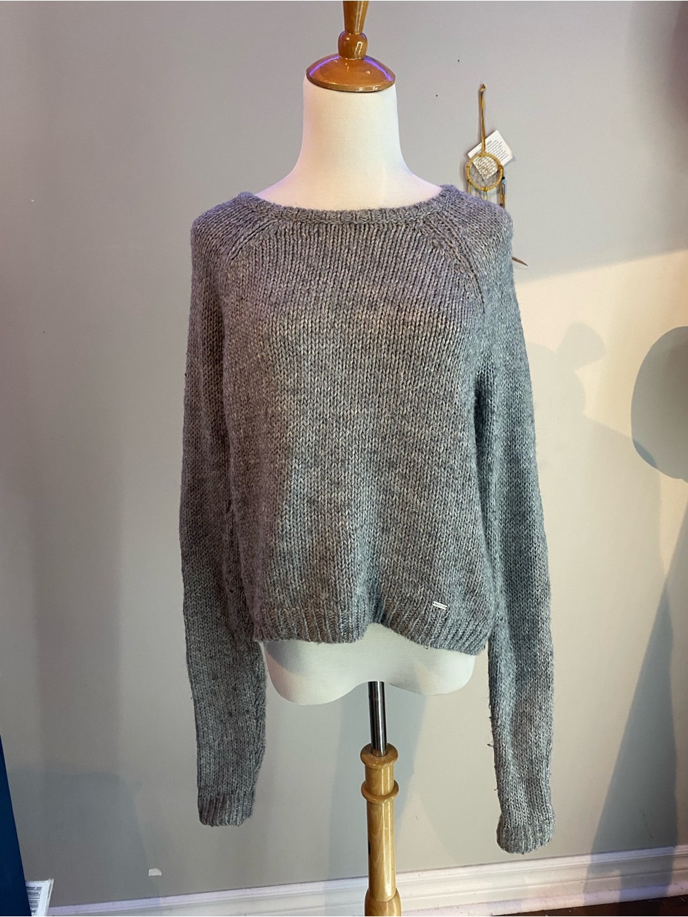 Hollister Heathered Grey Cozy Fall Wardrobe Knit Women's Sweater